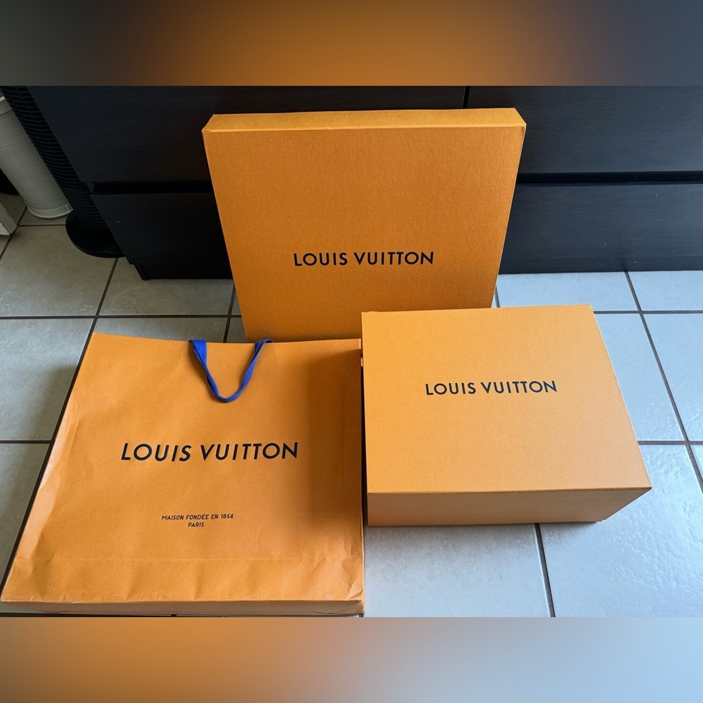 Designer dust bag, paper bag and Boxes (original) - Picture 2 of 2